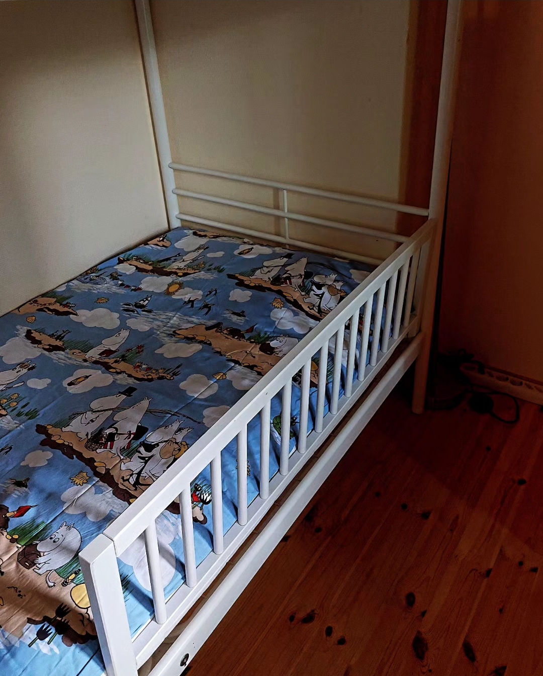 Makuuhuone 2, saatavilla taaperon lisälaita